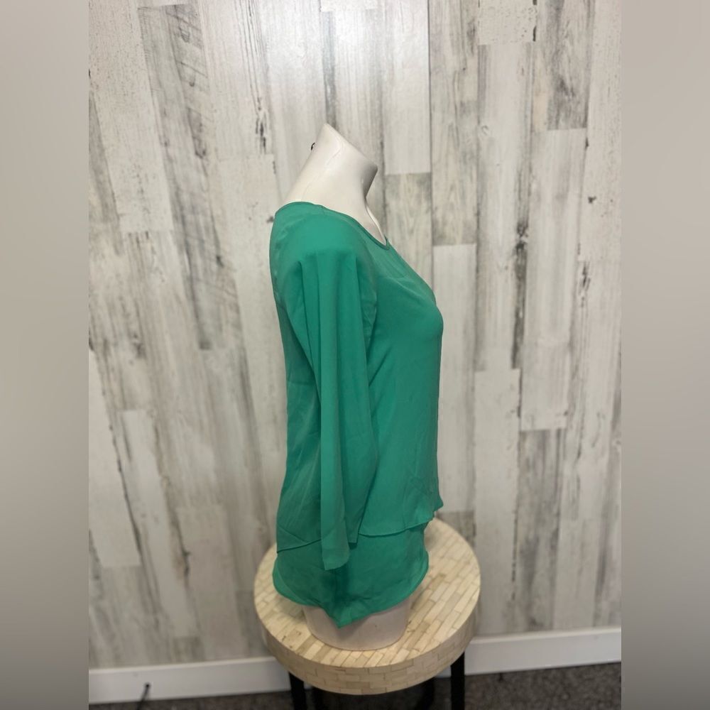 Green blouse  - Picture 3 of 7